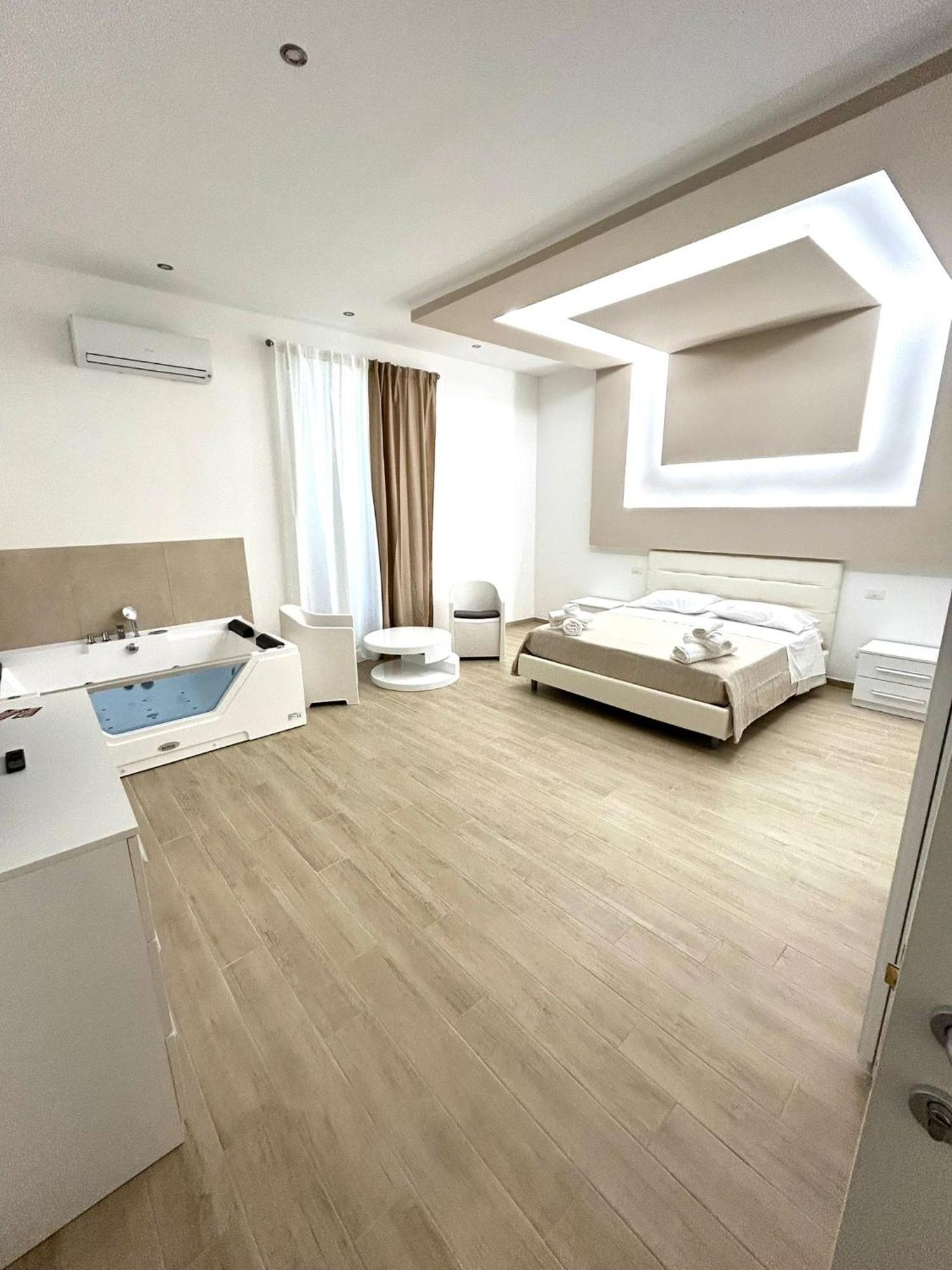 Bed E Suite Domar Brindisi Buitenkant foto