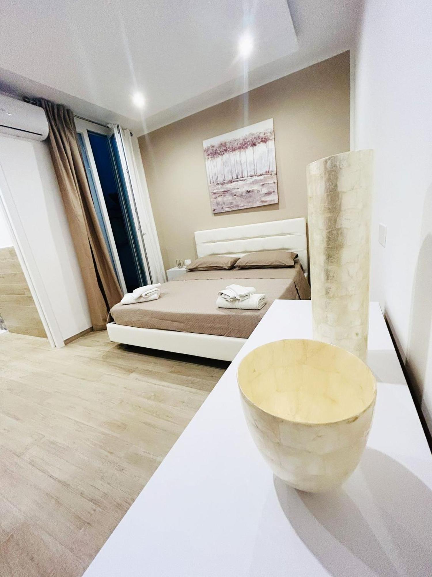 Bed E Suite Domar Brindisi Buitenkant foto
