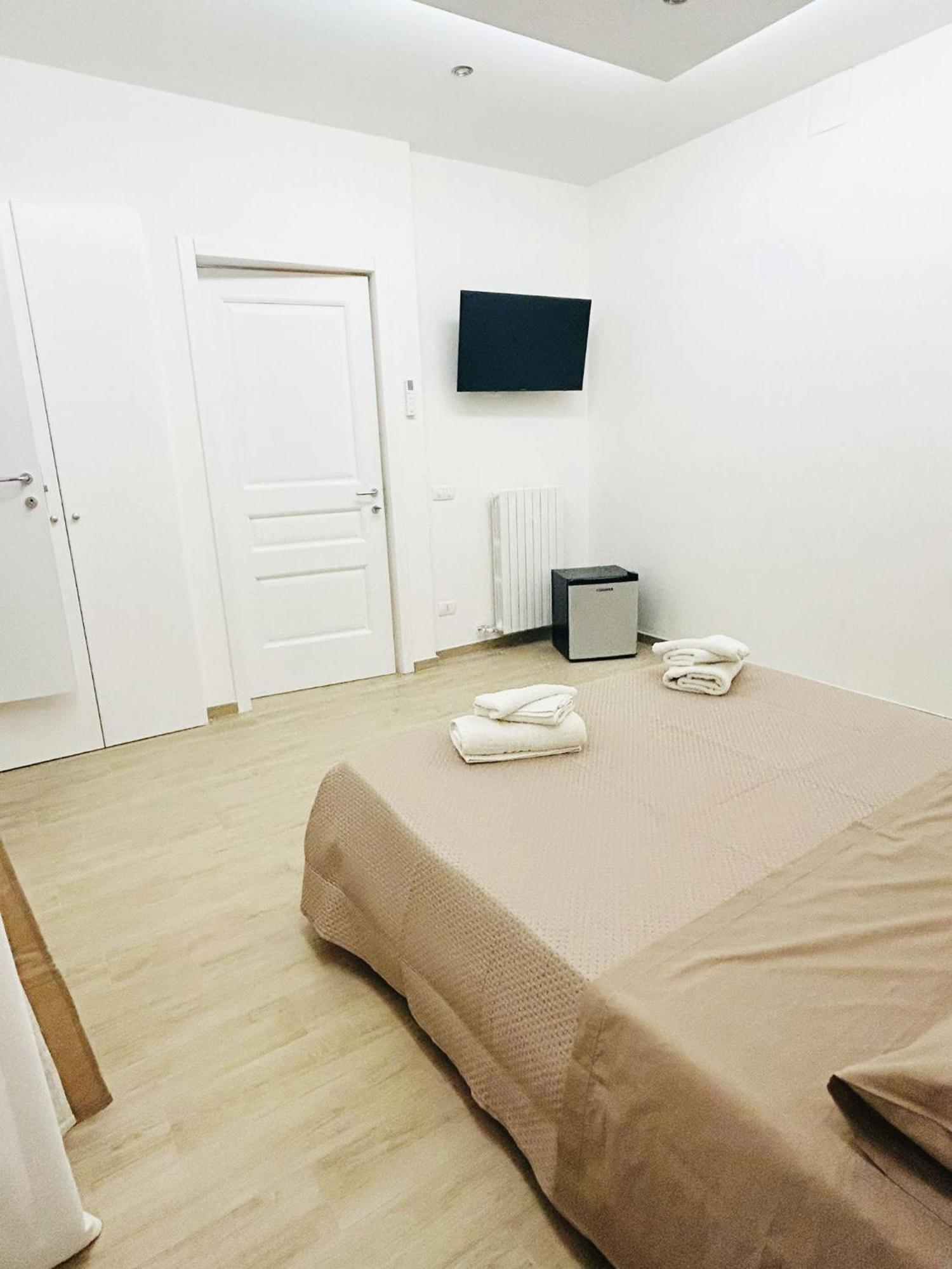 Bed E Suite Domar Brindisi Buitenkant foto